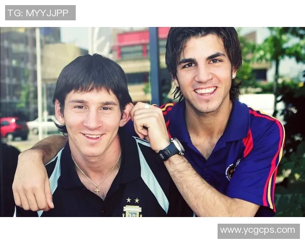 足球俱乐部球星背后的故事与成就探索：从成长经历到辉煌时刻