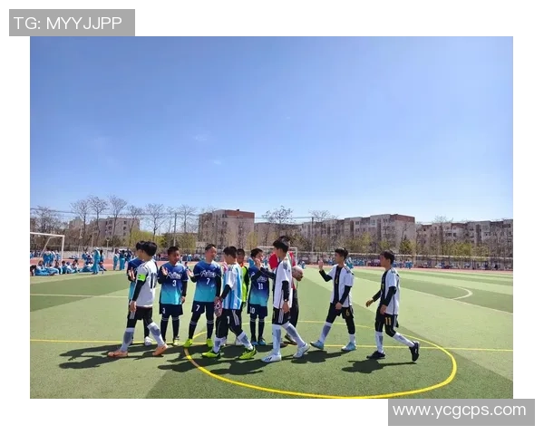 从手球到足球聚焦跨界球星的成长历程与运动魅力深度解读 从手球到足球聚焦跨界球星的成长历程与运动魅力深度解读