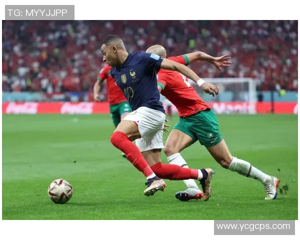 聚焦绿茵场巅峰瞬间展现足球球星最帅风采写真 聚焦绿茵场巅峰瞬间展现足球球星最帅风采写真